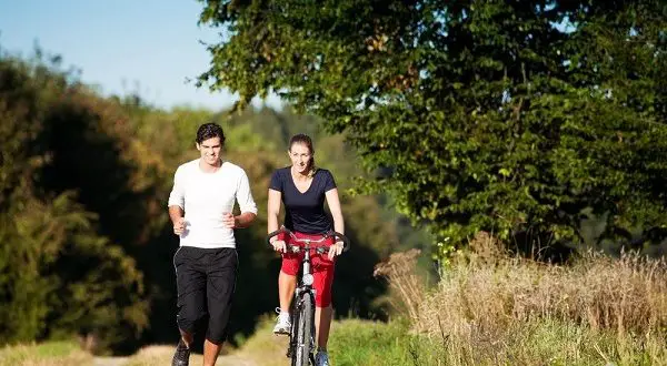 Beh alebo bicyklovanie - čo je účinnejšie na spaľovanie tukov