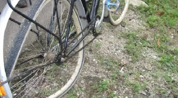 Ako odstrániť osmičku z kolesa bicykla - príčiny, ako opraviť