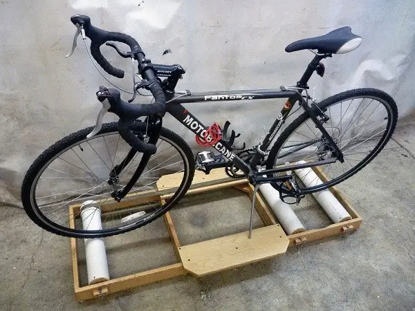 bicykel na lavičke