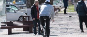 Môžete jazdiť na bicykli po chodníkoch: funkcie a zákazy